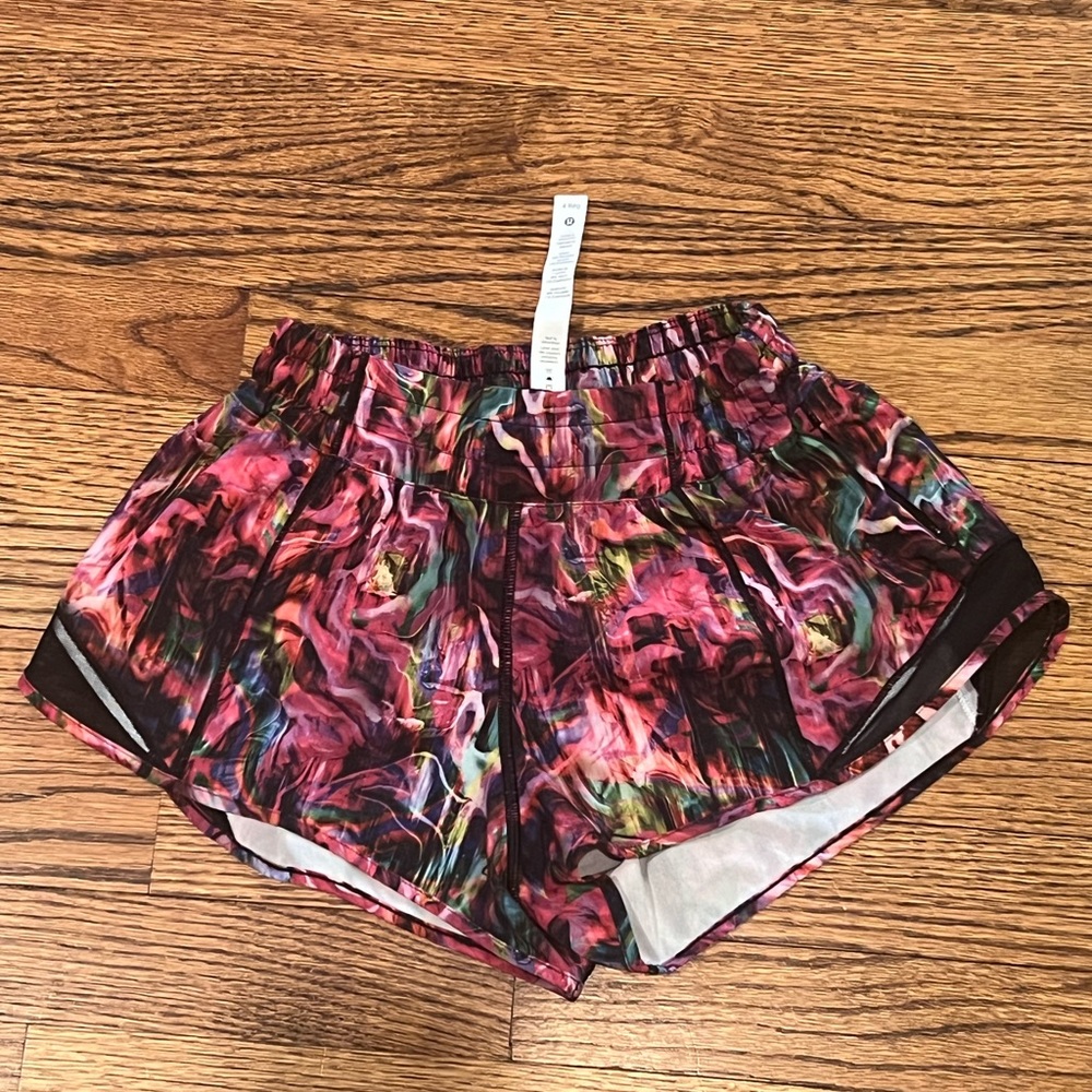 Lululemon Hotty Hot, Low Rise Short, 2.5” length, Size 4